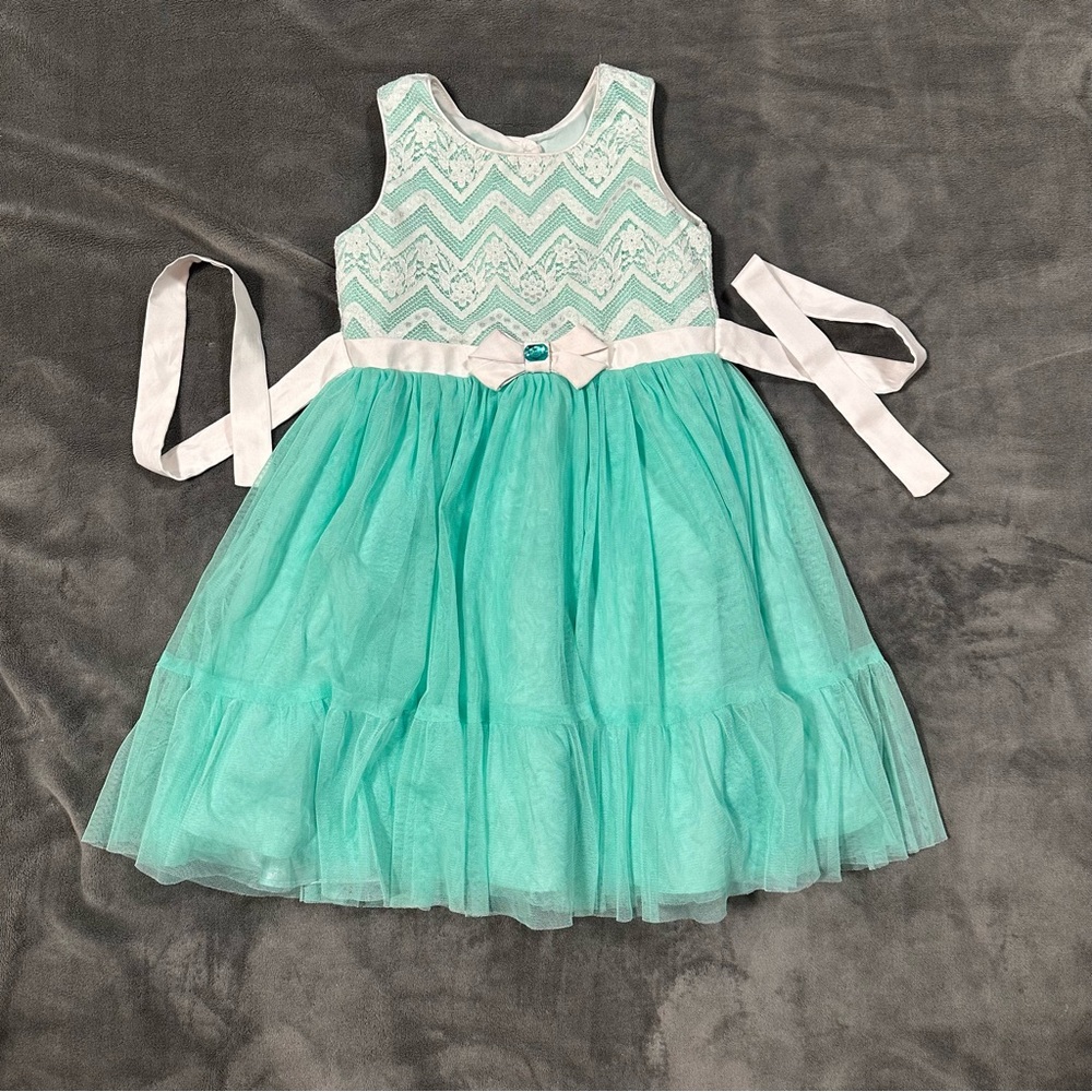 Jona Michelle Mint Colored Dress With Chevron Lace Detail - Girls Size 6
